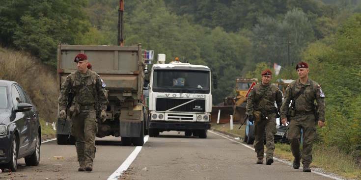 Σέρβοι πολίτες και Κοσοβάροι αστυνομικοί τραυματίσθηκαν σε συγκρούσεις στη Μιτρόβιτσα